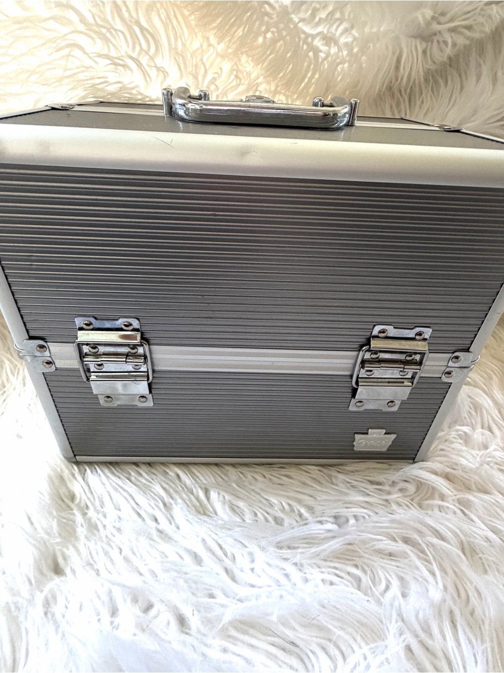 Silver Caboodles Aluminum Makeup/Tool Case - Picture 5 of 11